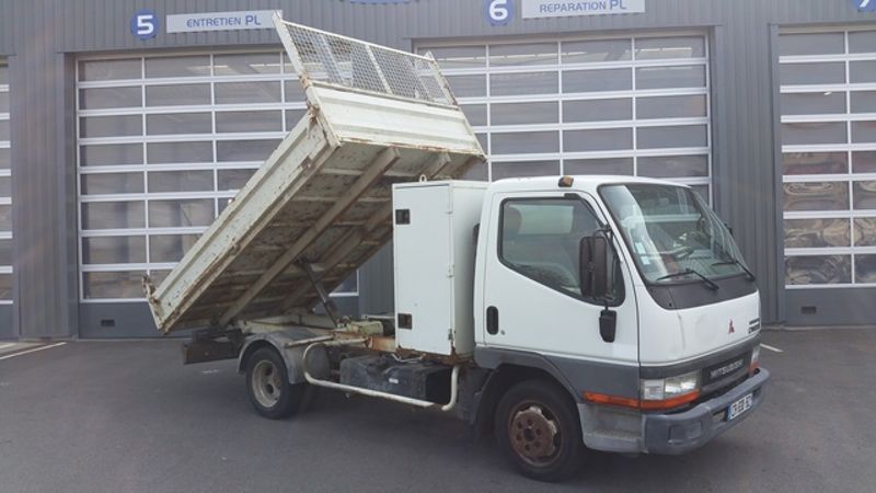 a vendre utilitaire benne MITSUBISHI CANTER