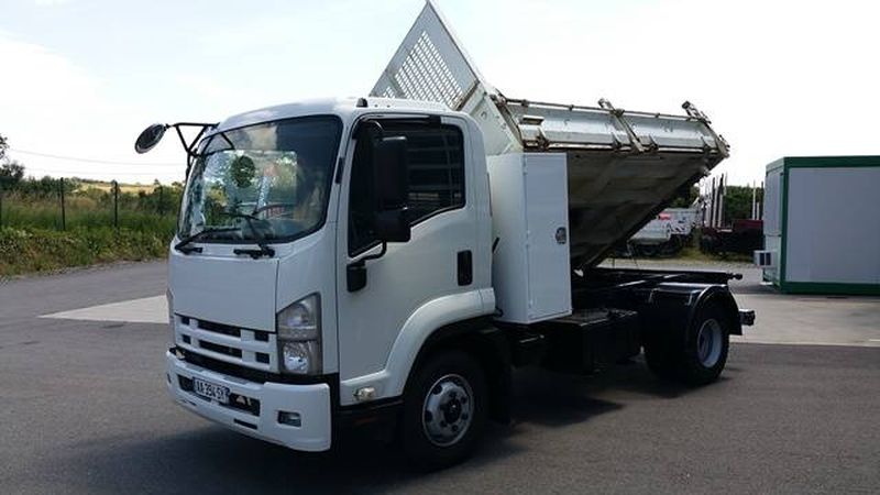 a vendre camion ISUZU 11 tonnes occasion