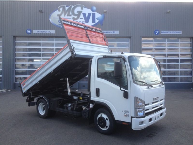 véhicule isuzu 3.5 t benne